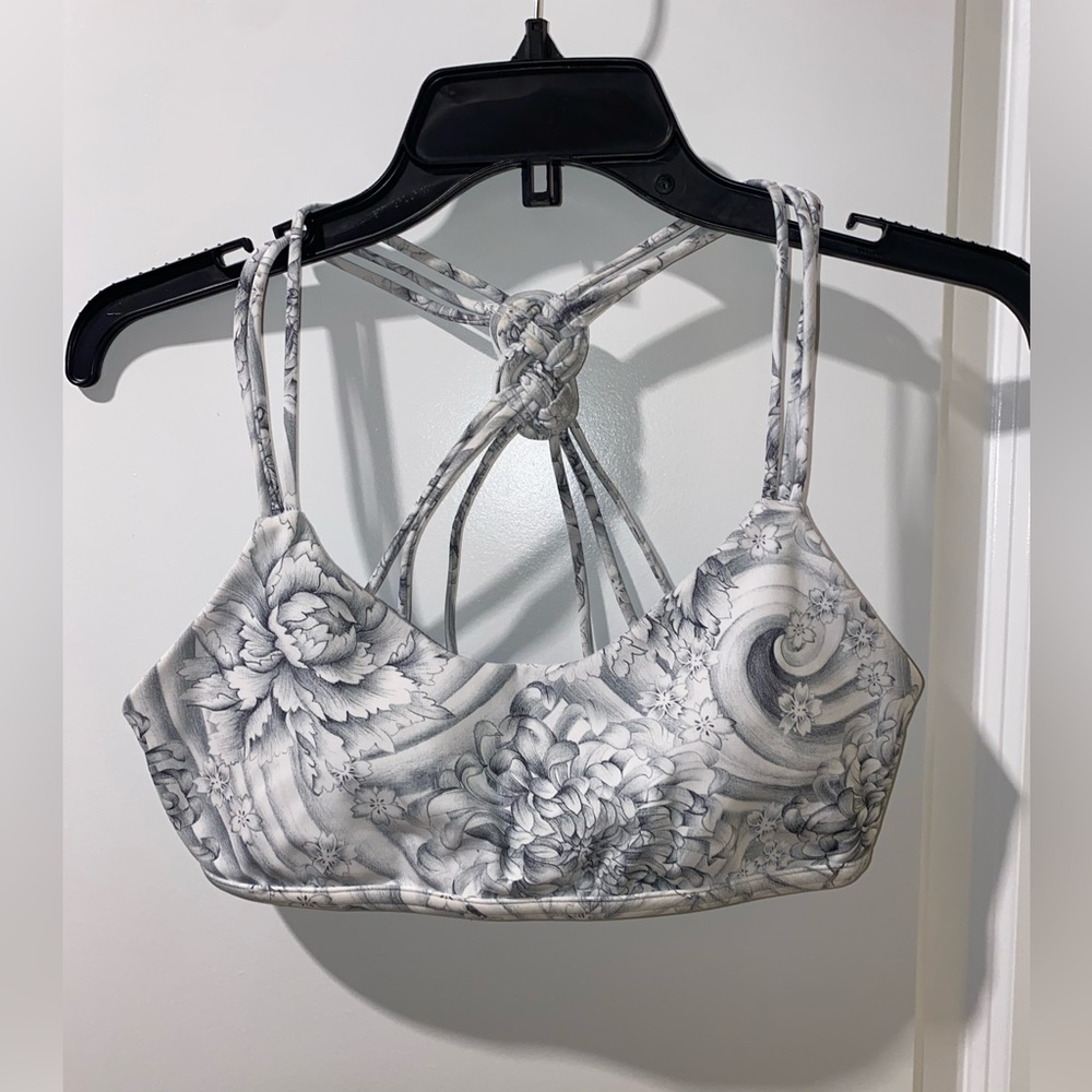 LULULEMON Love Knott Bra, size 8